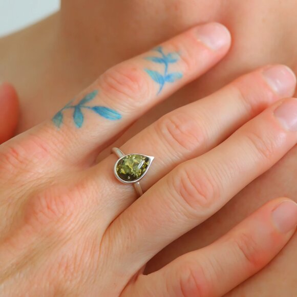 Baltic Green Amber Pear Cut Ring in 925 Sterling Silver Size 8 - Picture 1 of 7